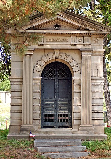 Elmwood Cemetery, Kansas City, MO (photo by Brian Hillegas (Flickr via HornColumbia/Wikipedia article "Elmwood Cemetery (Kansas City, Missouri)")